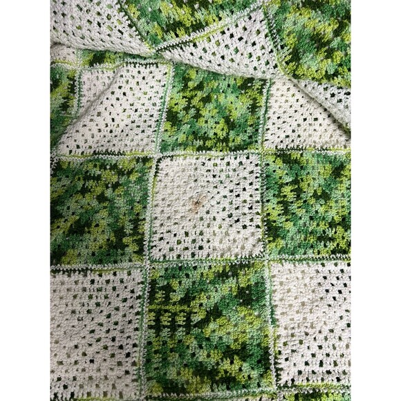Vintage Handmade Queen Size Afghan Blanket with Green and White Checker Pattern - Picture 3 of 3